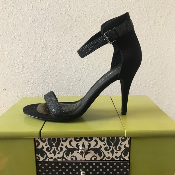 Black High Heels Size 10 - Picture 3 of 3